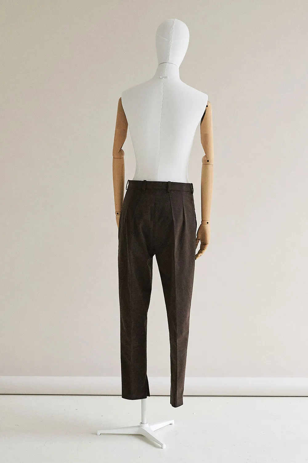 68-7 High-waisted, slim trousers with a stitched-in crease