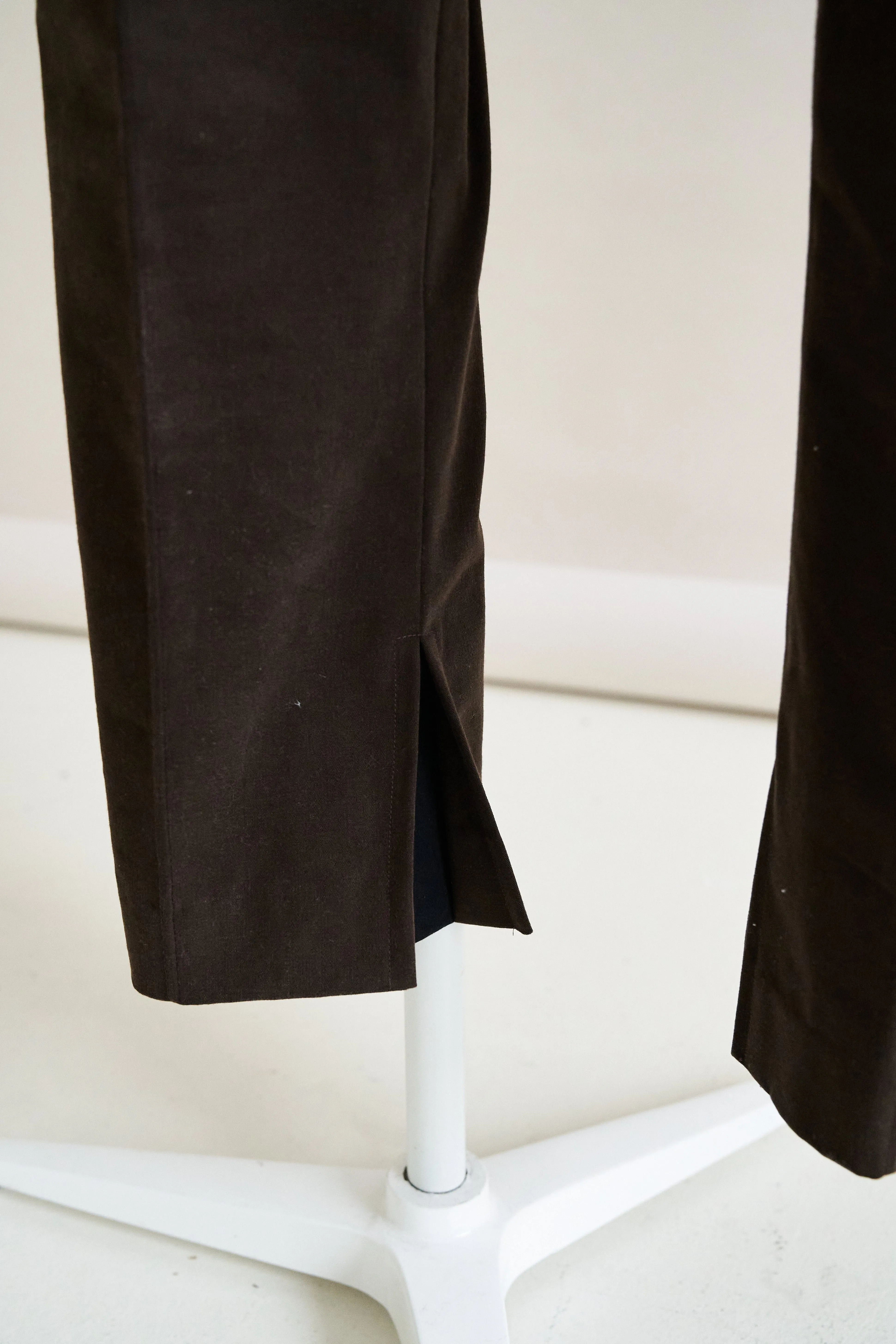 68-7 High-waisted, slim trousers with a stitched-in crease