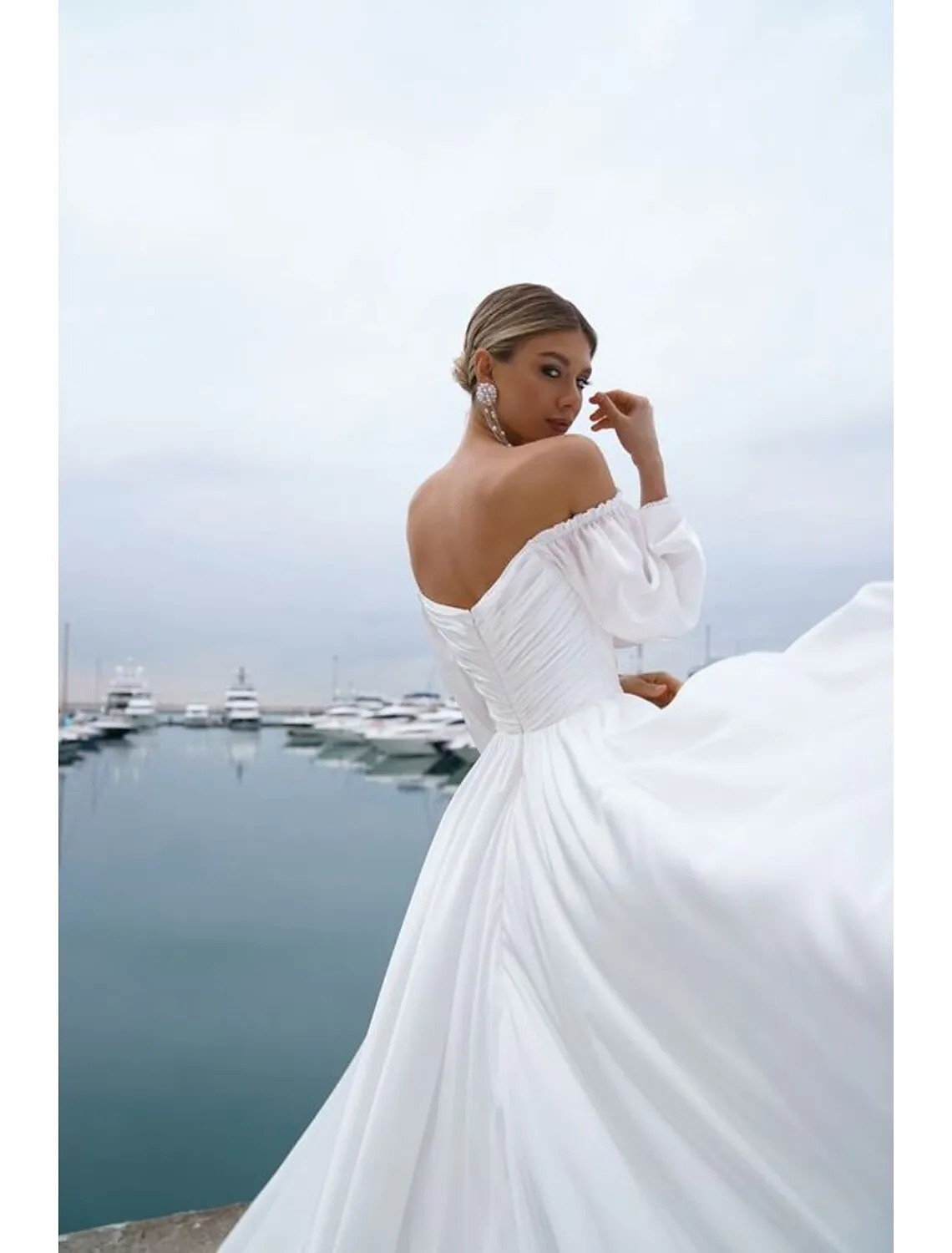 Beach Casual Wedding Dresses A-Line Off Shoulder Long Sleeve Sweep / Brush Train Chiffon Bridal Gowns With Ruched Solid Color Summer Wedding Party