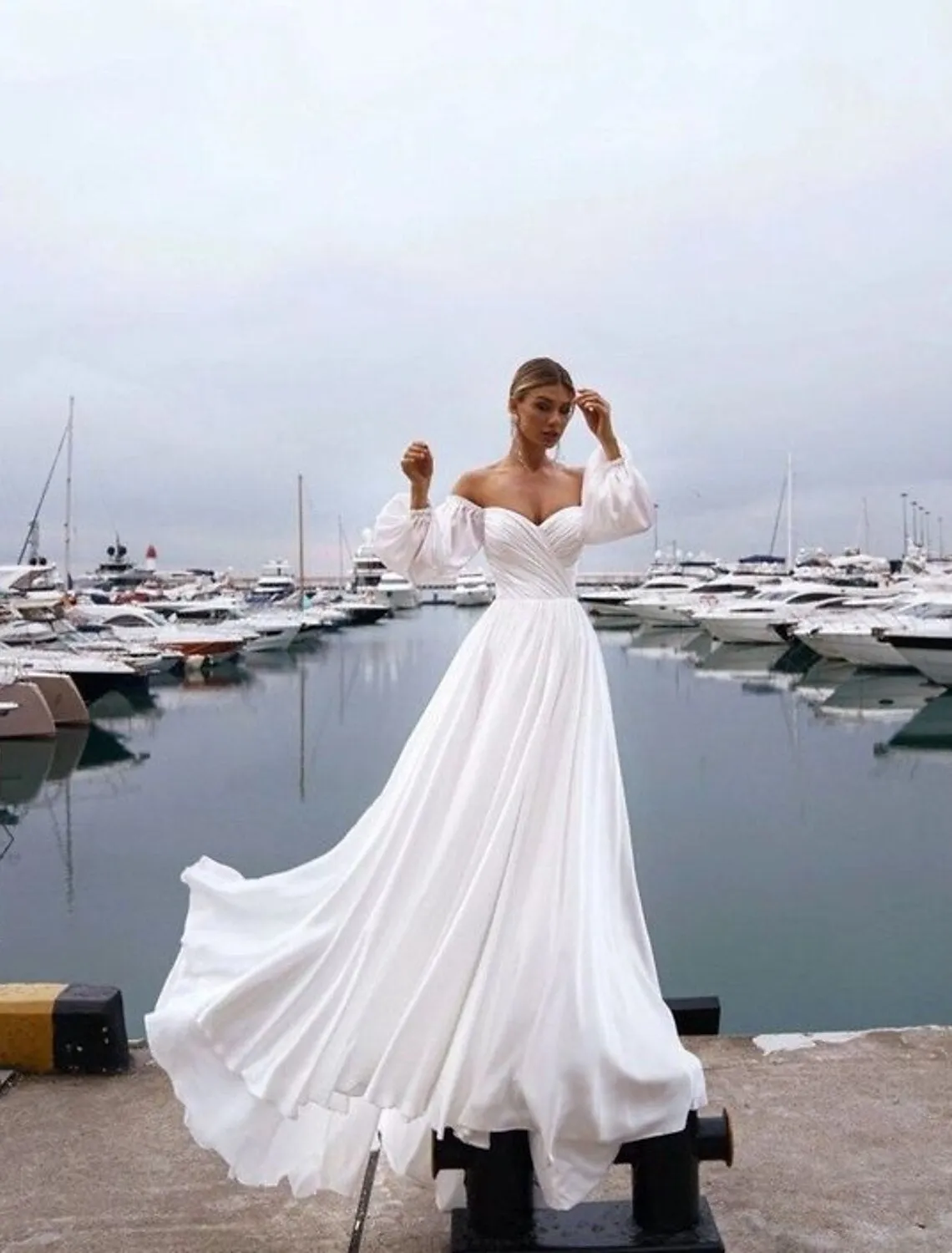 Beach Casual Wedding Dresses A-Line Off Shoulder Long Sleeve Sweep / Brush Train Chiffon Bridal Gowns With Ruched Solid Color Summer Wedding Party